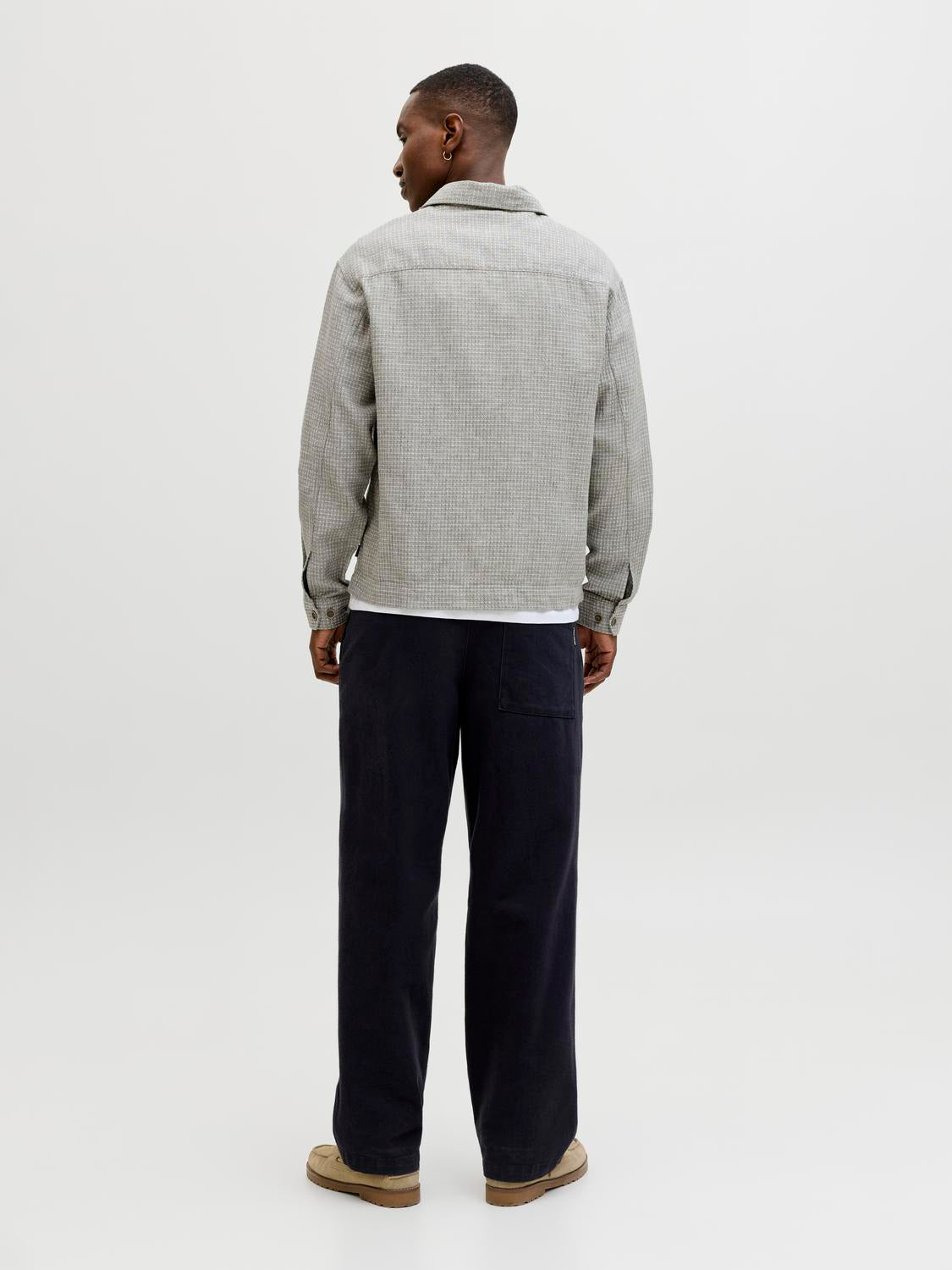 model_shot-back